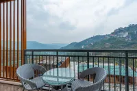 HILL VIEW FACING FLAT AT CLIFFTON VALLY SOCITY