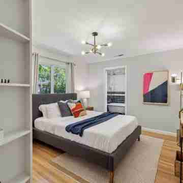 Luxury Oasis Steps from Palo Alto and Stanford, Chef's Kitchen, Workspaces, Gym Rooms