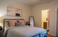 Charming 3-bedroom cottage with WiFi and AC in delightful downtown Guthrie Hotels in Guthrie