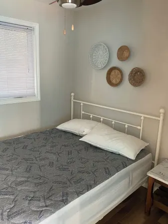 Waterfront Bancroft Cottage - Family friendly waterfront Отели в г. Хэйстингс Хайлендс