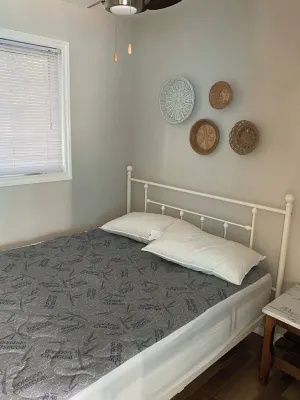 Waterfront Bancroft Cottage - Family friendly waterfront Hotels in Hastings Highlands