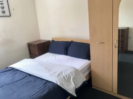 STAN'S PLACE - At the centre for tourist attractions; Cool, spacious and quiet. Отели в г. Сметвик