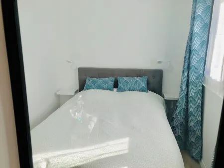 2-room apartment in quiet neighborhood Отели в г. Бьевр