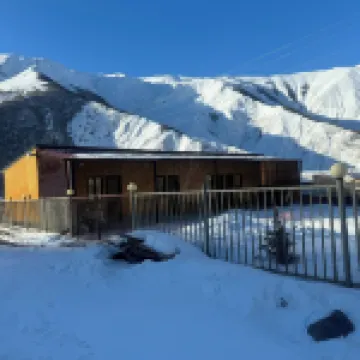A studio apartment at a secluded area by the river, surrounded by mountains. Hotels in 