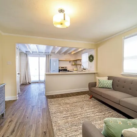 Stylish 2BR n Old Town Greenwood