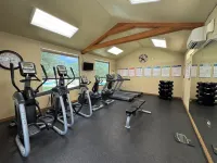 Luxury tiny cabin Pool & Hot tub minutes from Lake Travis and Lake Austin.