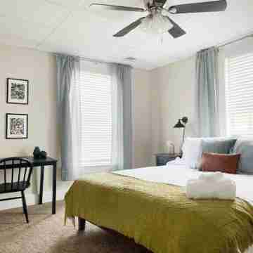 Cherry Street Retreat B - 2BR/1BA APT near River Rooms