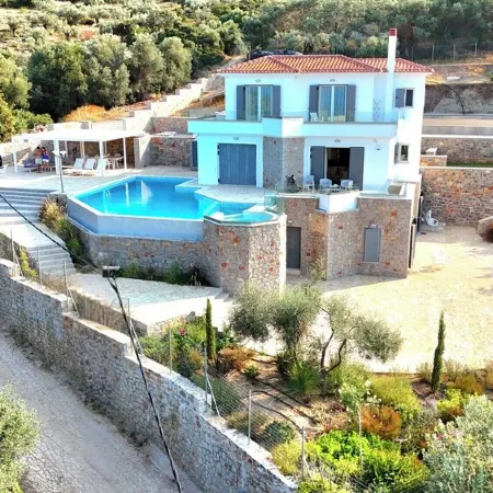 Villa Arian with great sea view, great pool and 6 minutes walk from the beach