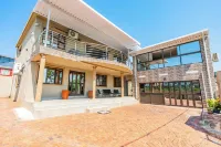 4-bedroom  house in charming Durban North with WiFi, AC. Start your vacation now Các khách sạn gần Umhlanga Scuba