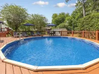4BR Pineville Retreat - Private Pool - Fire Pit - Near Carowinds & Charlotte Hotels in Pineville