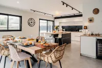 Modern villa with Spa 10 pers Hotels in Santec