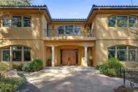 Mediterranean- style luxury Villa in Wine Country