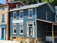 Charming 2-bedroom apartment with equipped kitchen and AC, in Cumberland, MD. Hotels in Cumberland