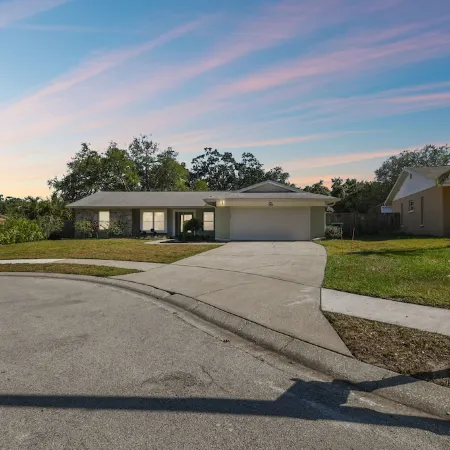 Heated Pool. 3-bedroom house 6.5 miles to honeymoon Island