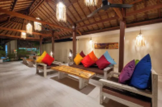 Kamana Beach House, steps from the beach, amazing villa, private pool.