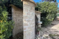 White villa with sea view 住宿飯店