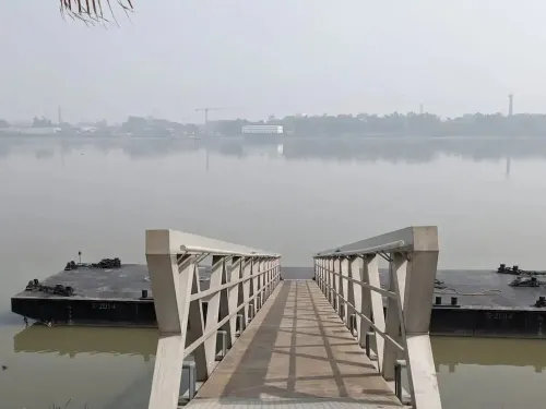 Cozy 2-bedroom apartment in lovely WB with WiFi, AC Hotels in Hooghly