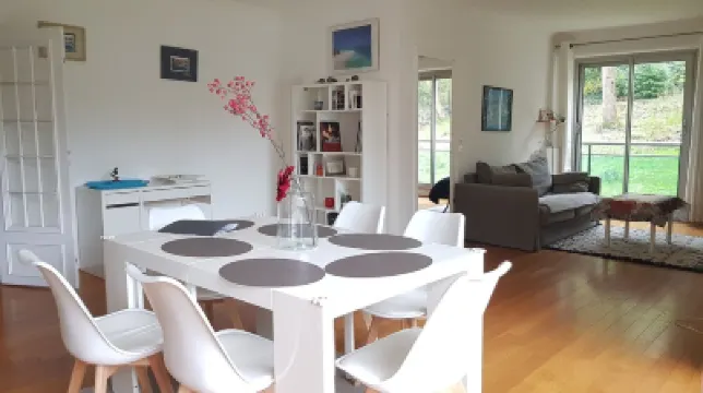 Forest Paradise, Très Grand Salon, 15 min de Paris 鄰近CIEP的酒店