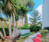 Aminth relaxation between sea and hills