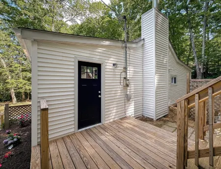 Cozy cottage with AC and lake access in charming Connecticut suburb.