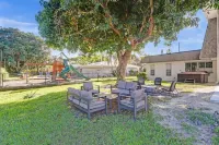 Stunning New Pool Jacuzzi 7BR Game Room Walk to the beach