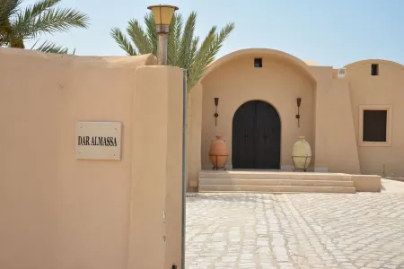 Dar Almassa is a Riad Paradisiac with its swimming pool and 60m² suites. Отели в г. Джерба