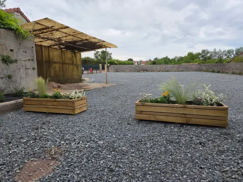 4-star business residence with large private parking area Saint-Parize-le-Chatel 호텔