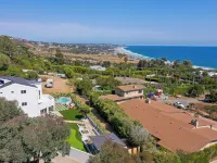 NEW!!! Ocean View Malibu Modern Home w/ Mini Golf & Spa Hotels in Malibu