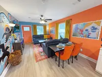 The Gulfport Muse-Artistic Getaway-Walk to Beach- Firepit!