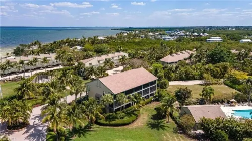 Charming 2-bedroom condo in a beautiful Bokeelia waterfront community!