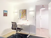 Ocean Breeze Stylish 4BR Retreat 알딩가 비치 호텔