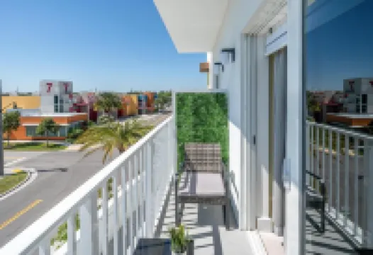 New Apt. near the beach/Airport/Hard Rock/free parking