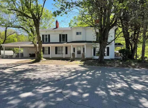 Spacious 5-bedroom pet friendly house with WiFi, AC in charming Oliver Springs