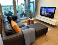 Rise to the Top! Modern 2 Bedroom w/Balcony, Gym, Pool, Spa, Sauna & Steam room Hotels in Moonee Ponds