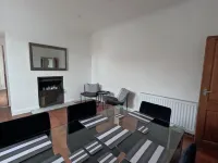 Troon town centre apartment. Great for golf, beach, coastal walks and much more. Hotels in Troon