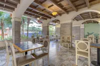 10 min from GOI airport! Family sized apartment w/deck. Pool. Sauna. Wi-Fi. Hotels in Chicalim