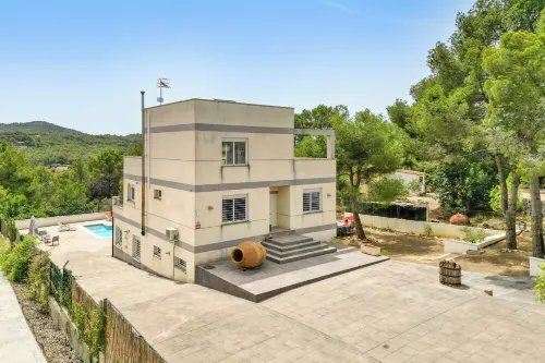 Villa with swimming pool and BBQ in the heart of nature near Valencia 25min