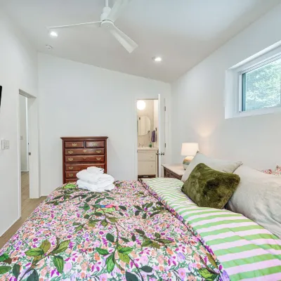 Private Virginia Beach Escape w/ Pool & Fire Pit! Отели рядом с достопримечательностью «Пляж Сандбридж»