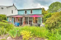 Charming Abode w/ Patio - Walk to Town + River! - Homestays