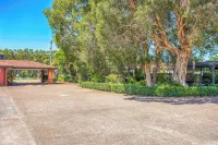 Lake Macquarie Motor Inn Hotels in Caves Beach