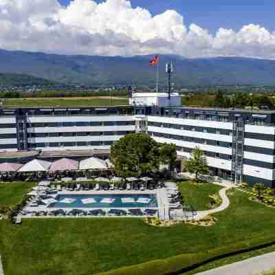 Everness Hotel & Resort Hotel Exterior