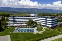 Everness Hotel & Resort Hotel a 