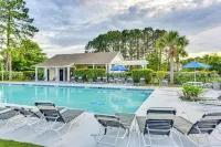 3 Mi to Beaches! Charming Bluffton Escape w/ Yard - Family