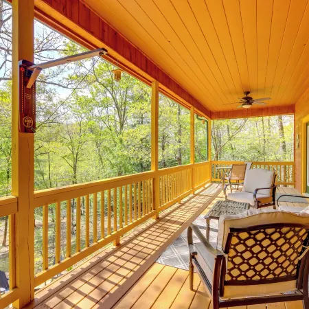 Lavish Hiawassee Cabin - Great for Families!