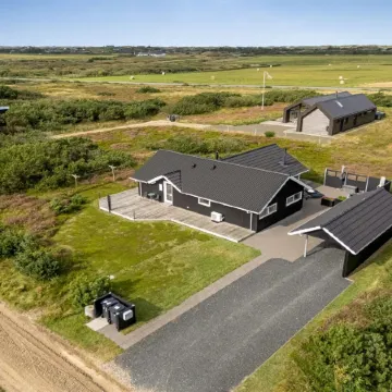 "Christan" - 1.2km from the Sea