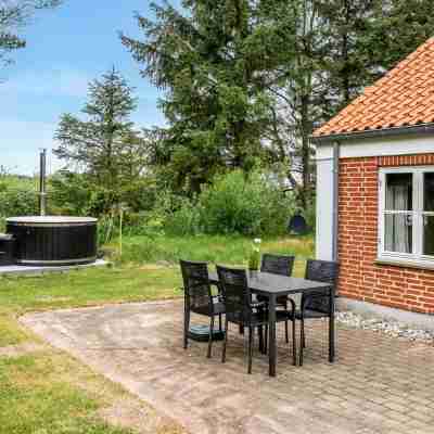 "Marlise" - 2.5km from the Sea Hotel Exterior