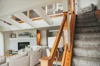 Luxury private Portage Lakes home lake access 3 bd Oasis Hottub pet friendly! Hotels in Coventry Township