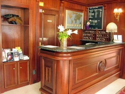 フロントデスク ホテル ダービー エッフェルの写真