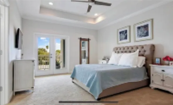 Luxurious Modern Townhouse right across beach!!