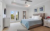 Luxurious Modern Townhouse right across beach!! Hotel a Redington Beach